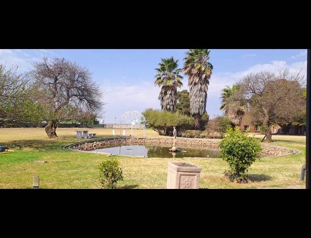 14 BEDROOM LODGE FOR SALE IN PUTFONTEIN